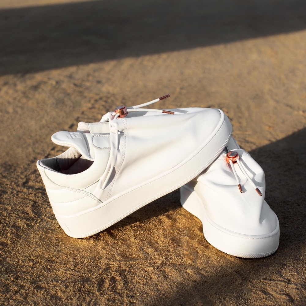 Filling Pieces Mountain Cut Laced Tassel White